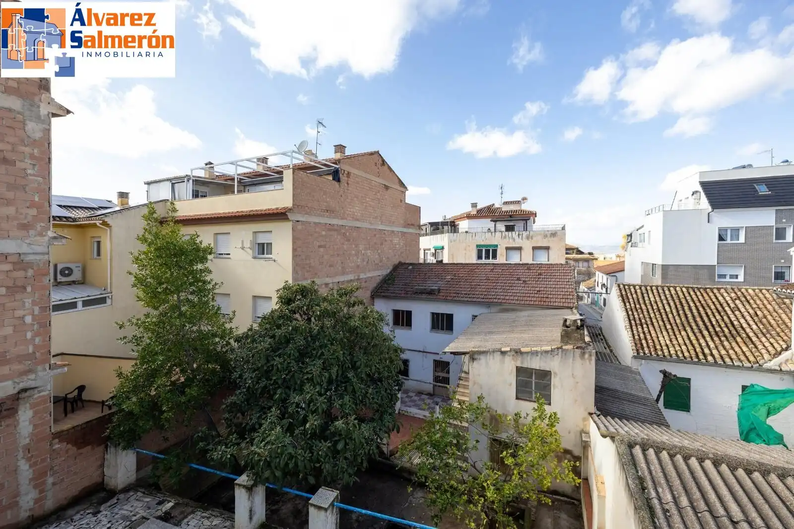 Außenansicht von Haus oder Chalet zum Verkauf in La Zubia mit Klimaanlage, Privatgarten und Terrasse