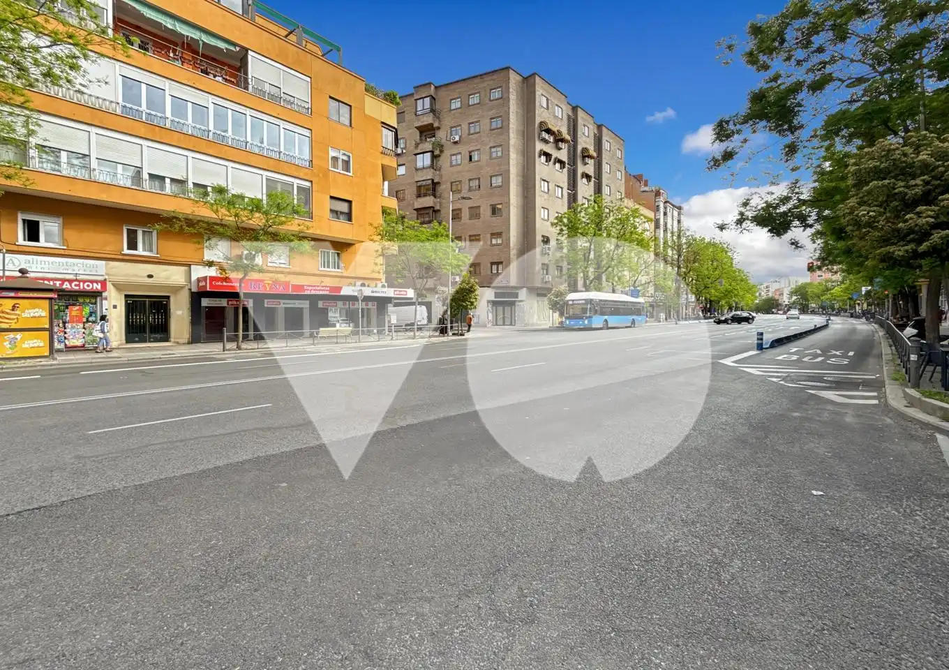 Vista exterior de Local en venta en Madrid