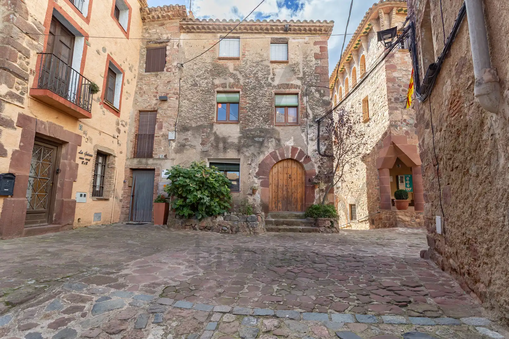 Vista exterior de Finca rústica en venda en L'Argentera amb Terrassa i Balcó