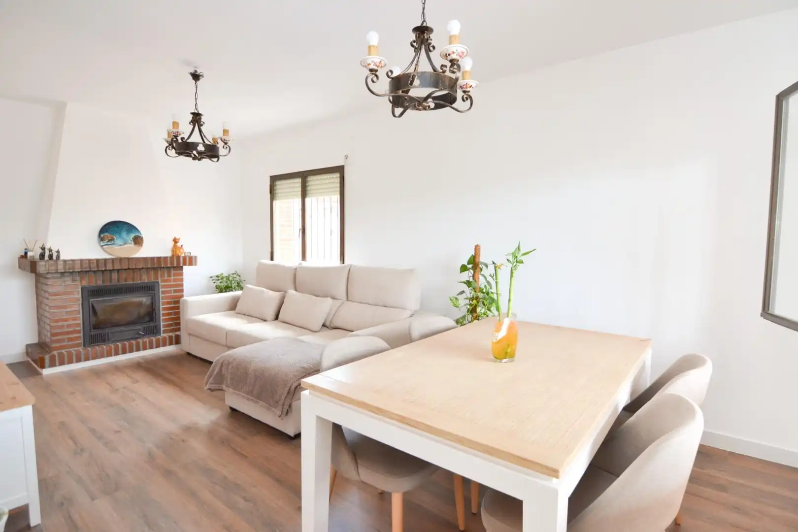 Living room of Houses for sale in Casarrubios del Monte  with Air Conditioner, Heating and Private garden
