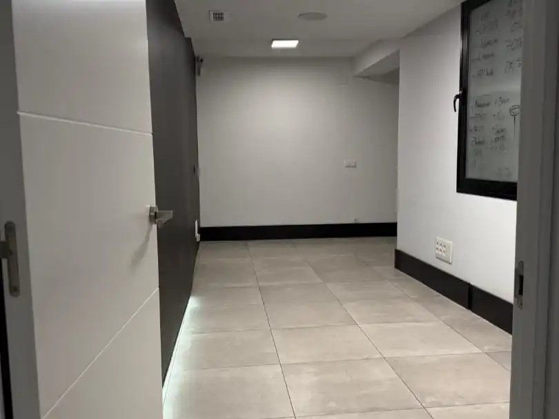 Office for rent in Madrid  with Air Conditioner
