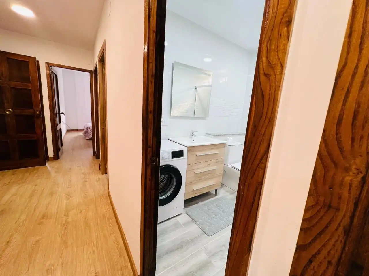 Bathroom of Flat for share in Ourense Capital   with Heating, Furnished and Balcony