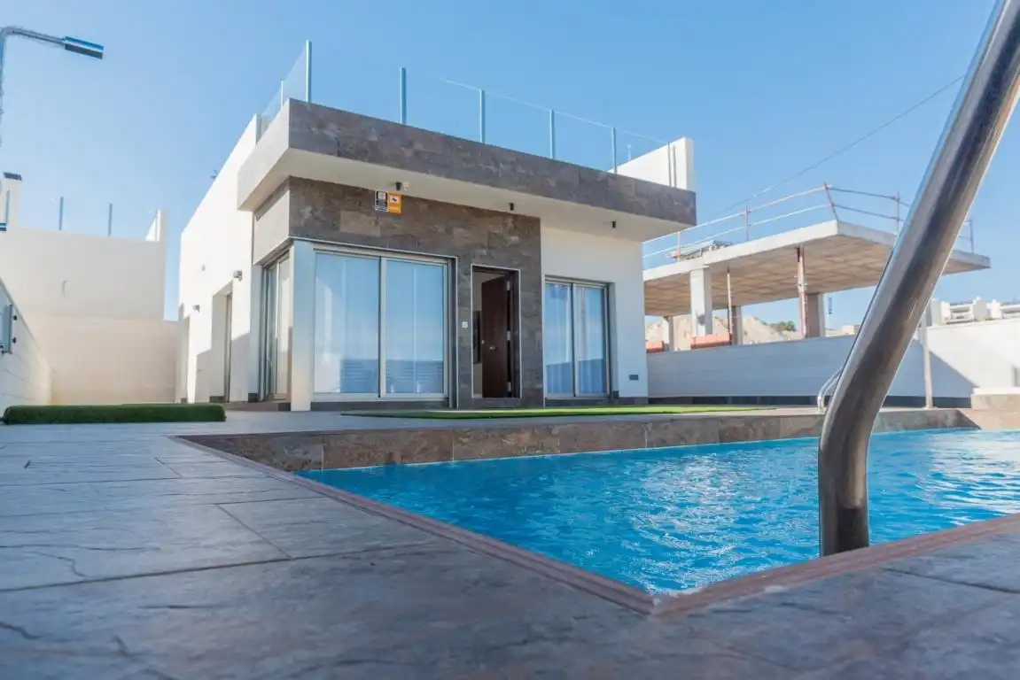 Chalet con piscina en venta en Orihuela Costa