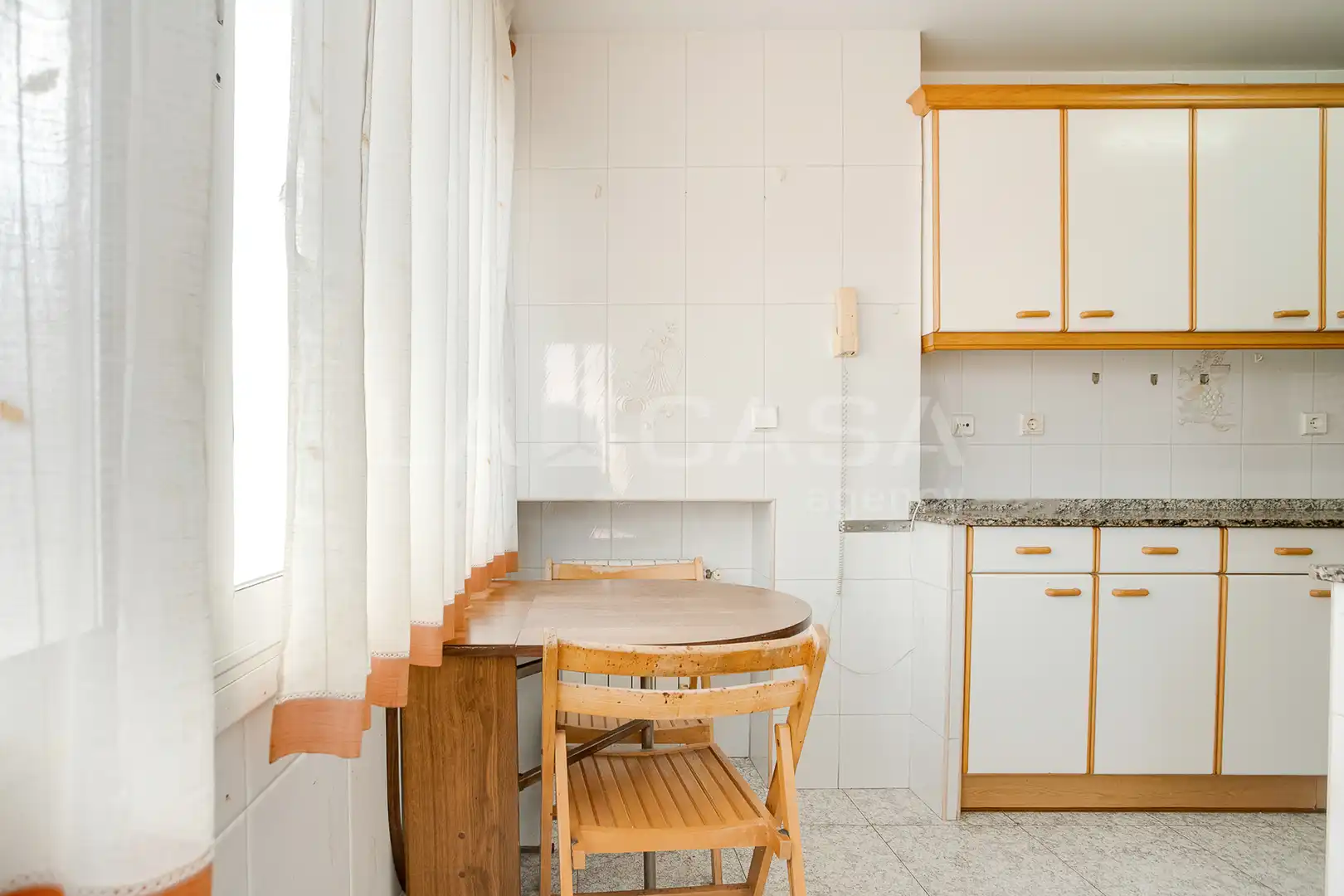 Cocina de Piso en venta en Cornellà de Llobregat con Calefacción y Balcón
