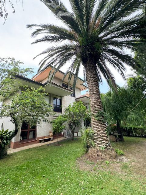 Vista exterior de Casa o xalet en venda en Santander amb Calefacció, Jardí privat i Terrassa