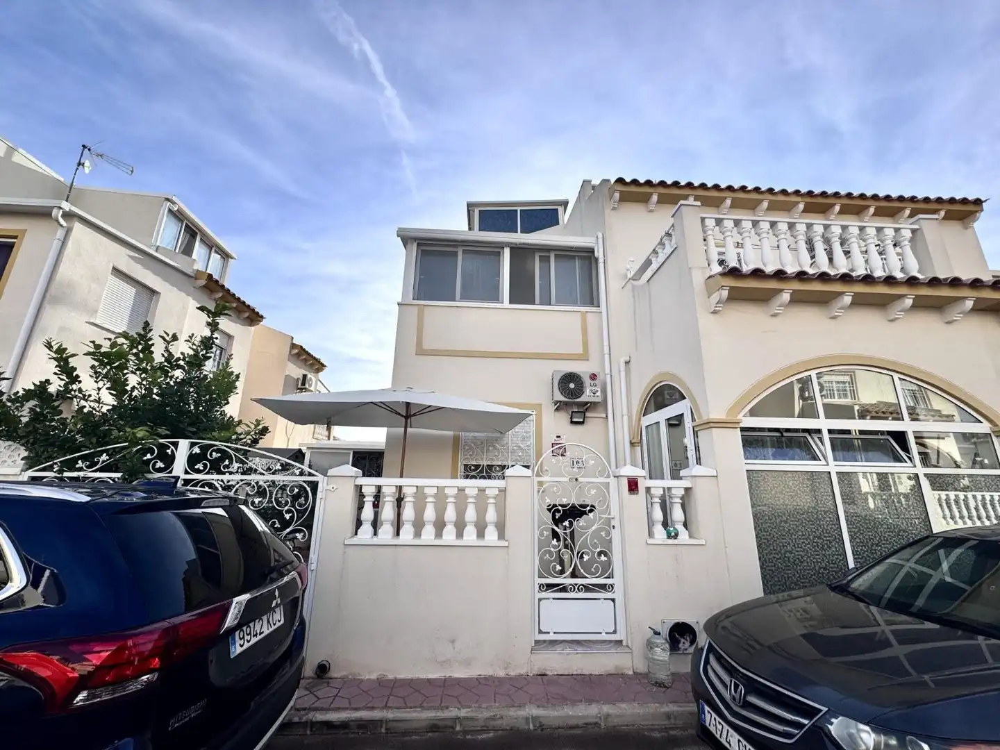 Vista exterior de Casa adosada en venta en Orihuela con Aire acondicionado, Jardín privado y Terraza