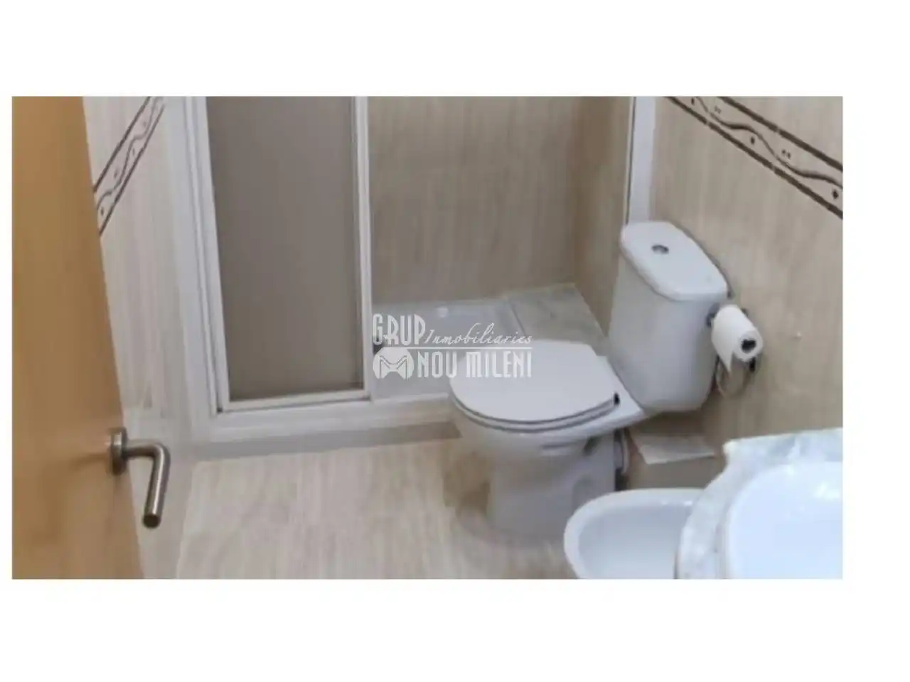 Baño de Piso de alquiler en Catarroja con Aire acondicionado, Parquet y Terraza