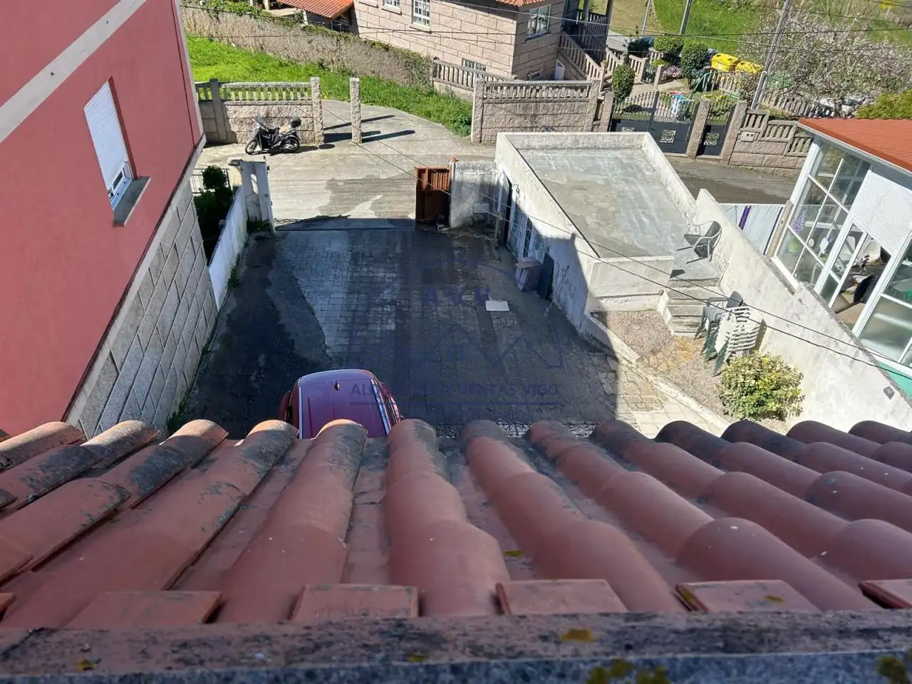 Parking de Casa o chalet en venta en Vigo  con Calefacción, Jardín privado y Terraza