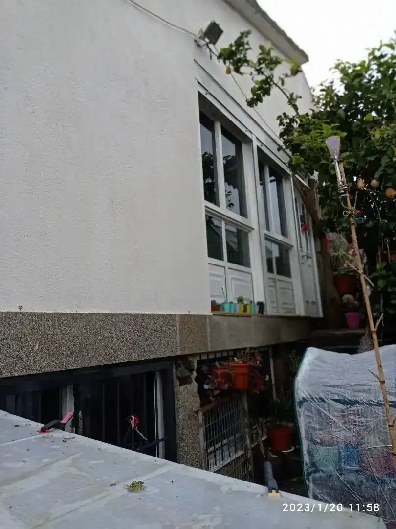 Außenansicht von Einfamilien-Reihenhaus zum Verkauf in Amoeiro