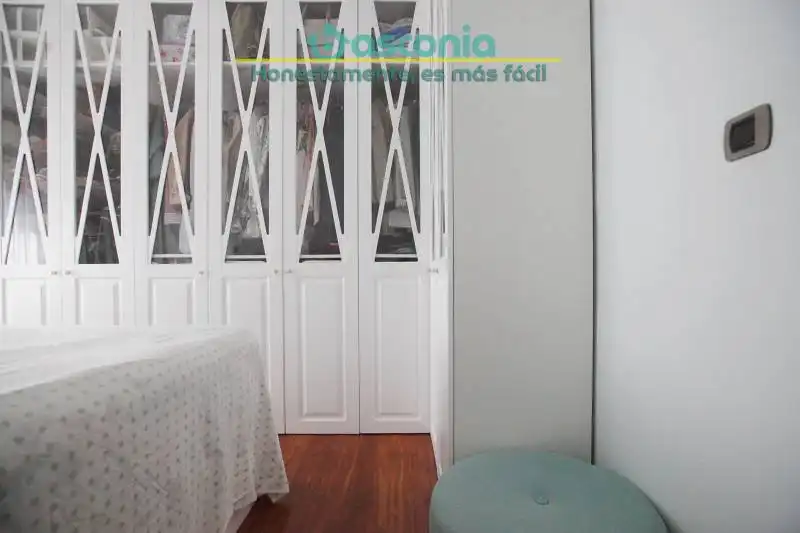Habitación de Piso en venta en Basauri  con Amueblado y Balcón