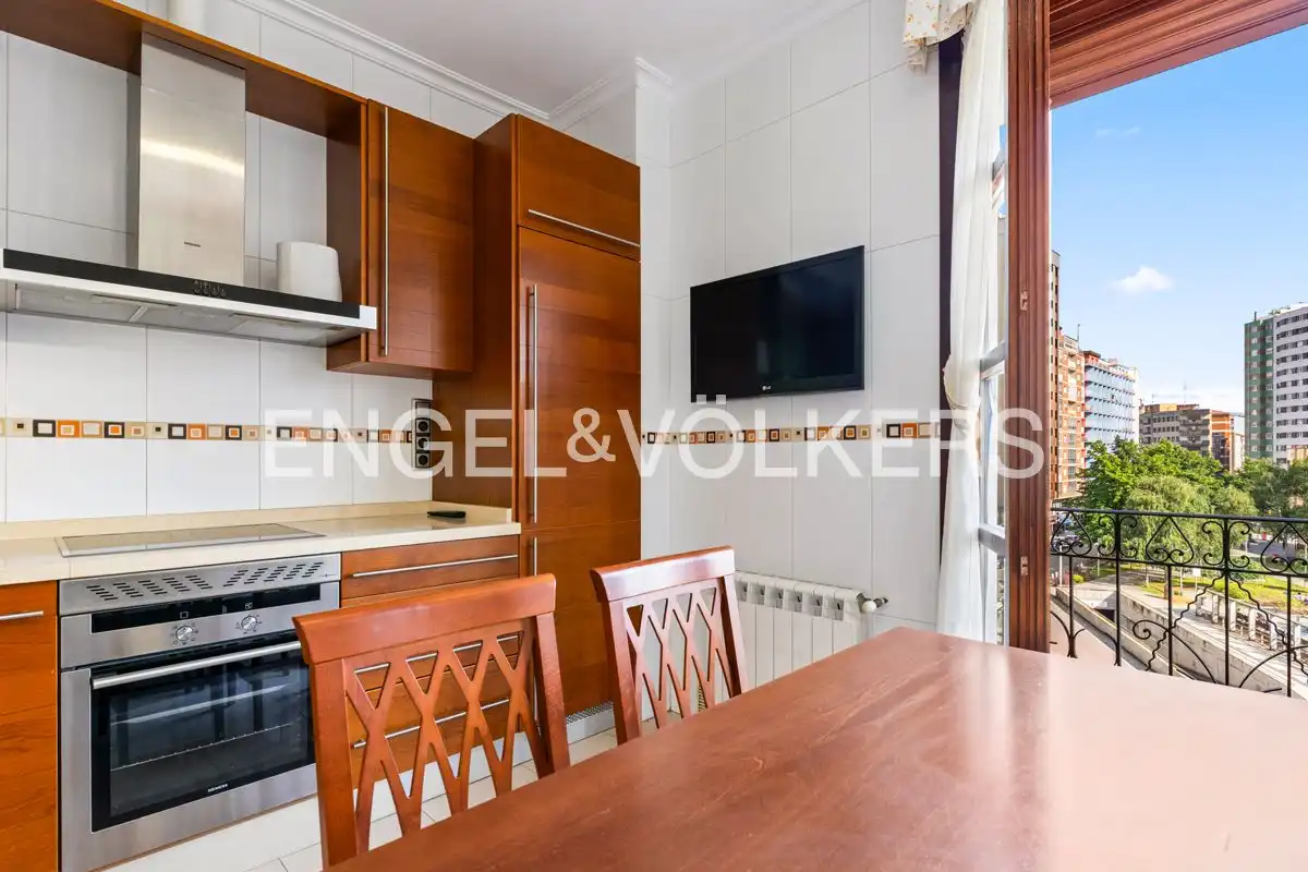 Cocina de Piso en venta en Gijón  con Calefacción, Parquet y Balcón