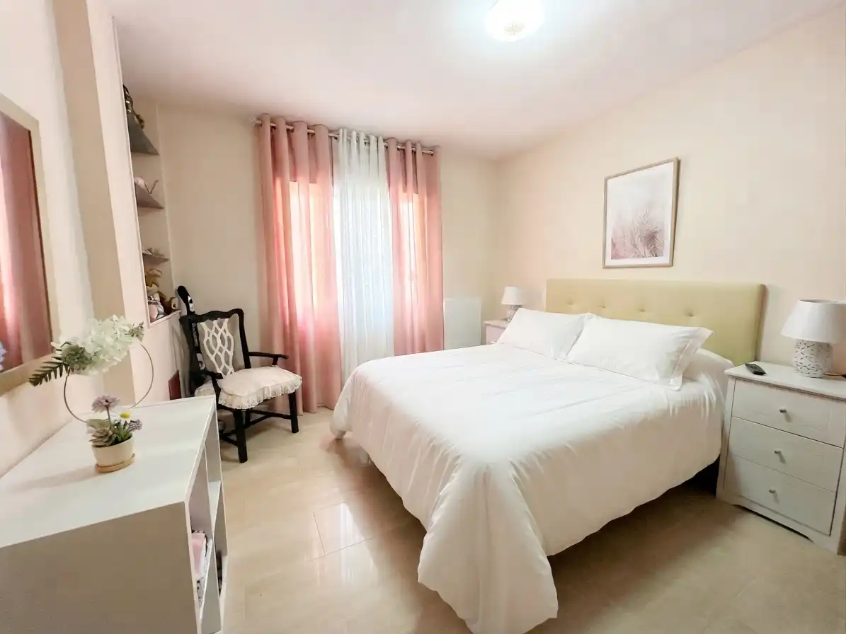 Dormitori de Pis en venda en Estepona amb Terrassa, Moblat i Forn
