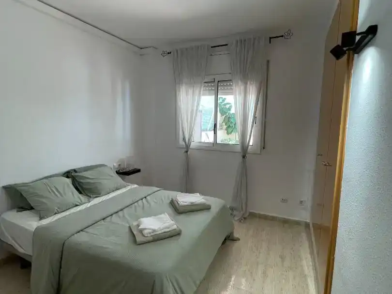 Schlafzimmer von Wohnung zum Verkauf in Salou mit Klimaanlage, Schwimmbad und Balkon