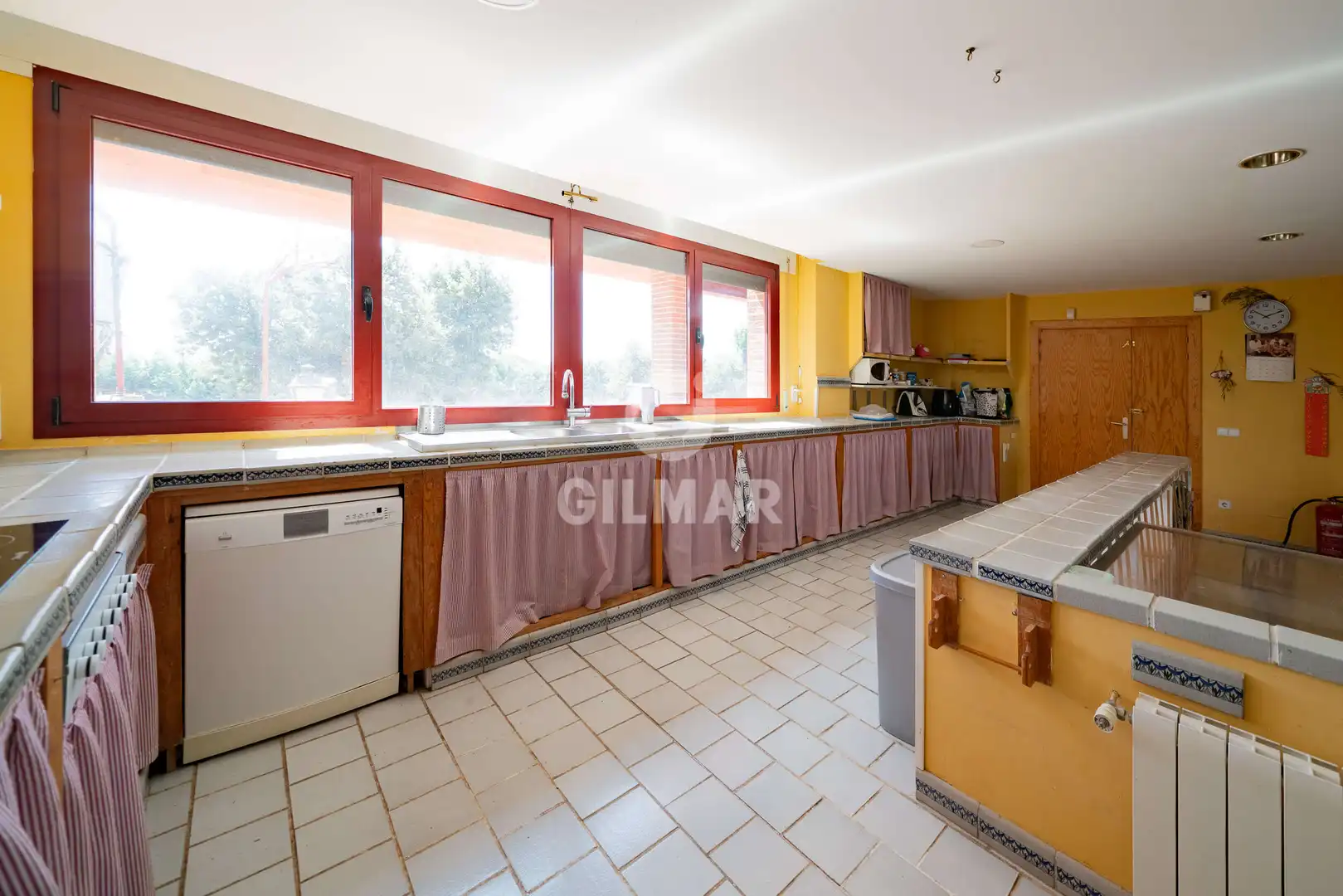 Cocina de Casa o chalet en venta en San Lorenzo de El Escorial con Calefacción, Jardín privado y Piscina