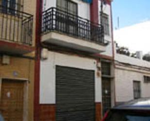 Exterior view of House or chalet for sale in  Sevilla Capital