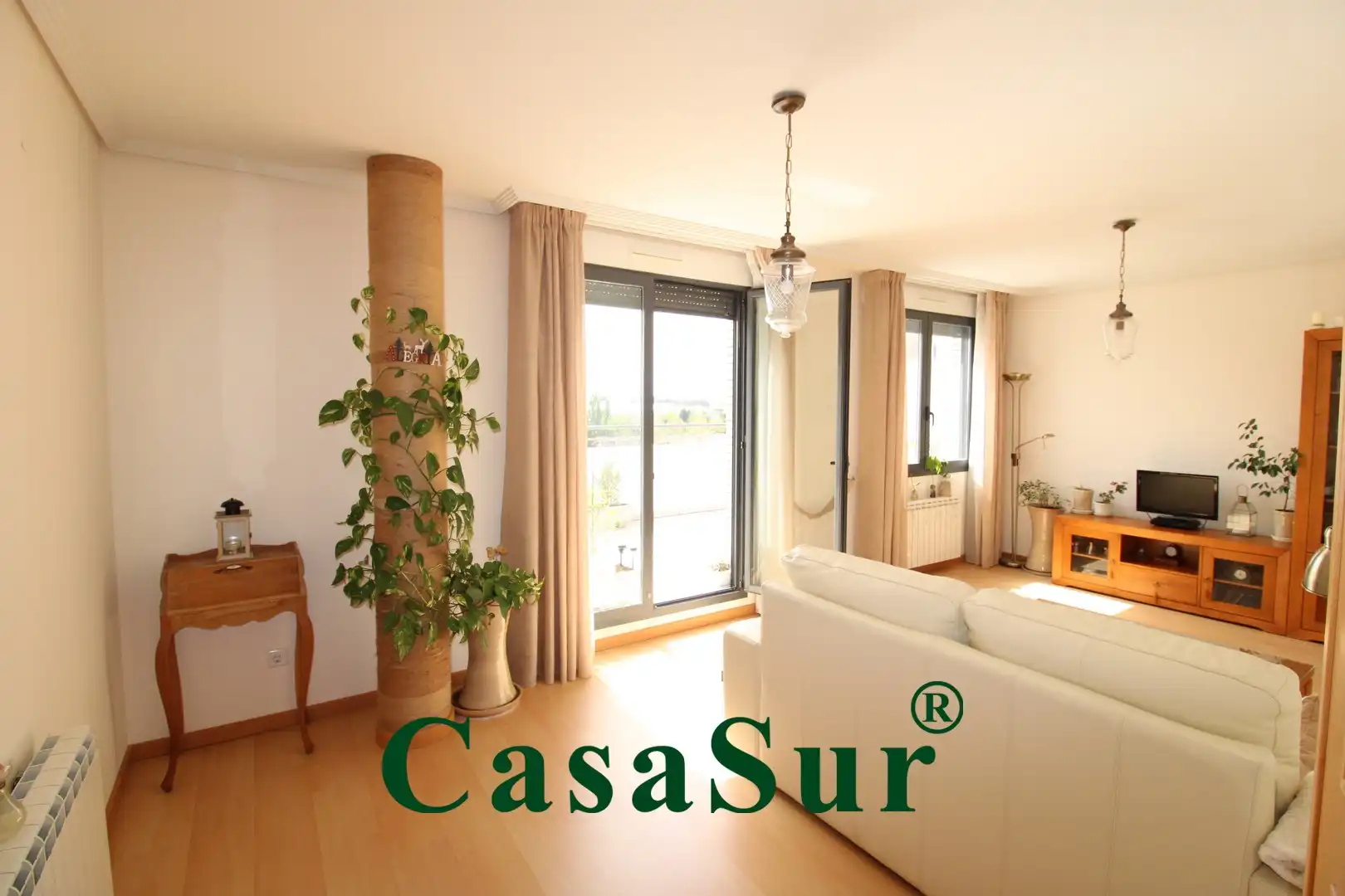 Sala d'estar de Àtic en venda en Valladolid amb Calefacció, Parquet i Terrassa