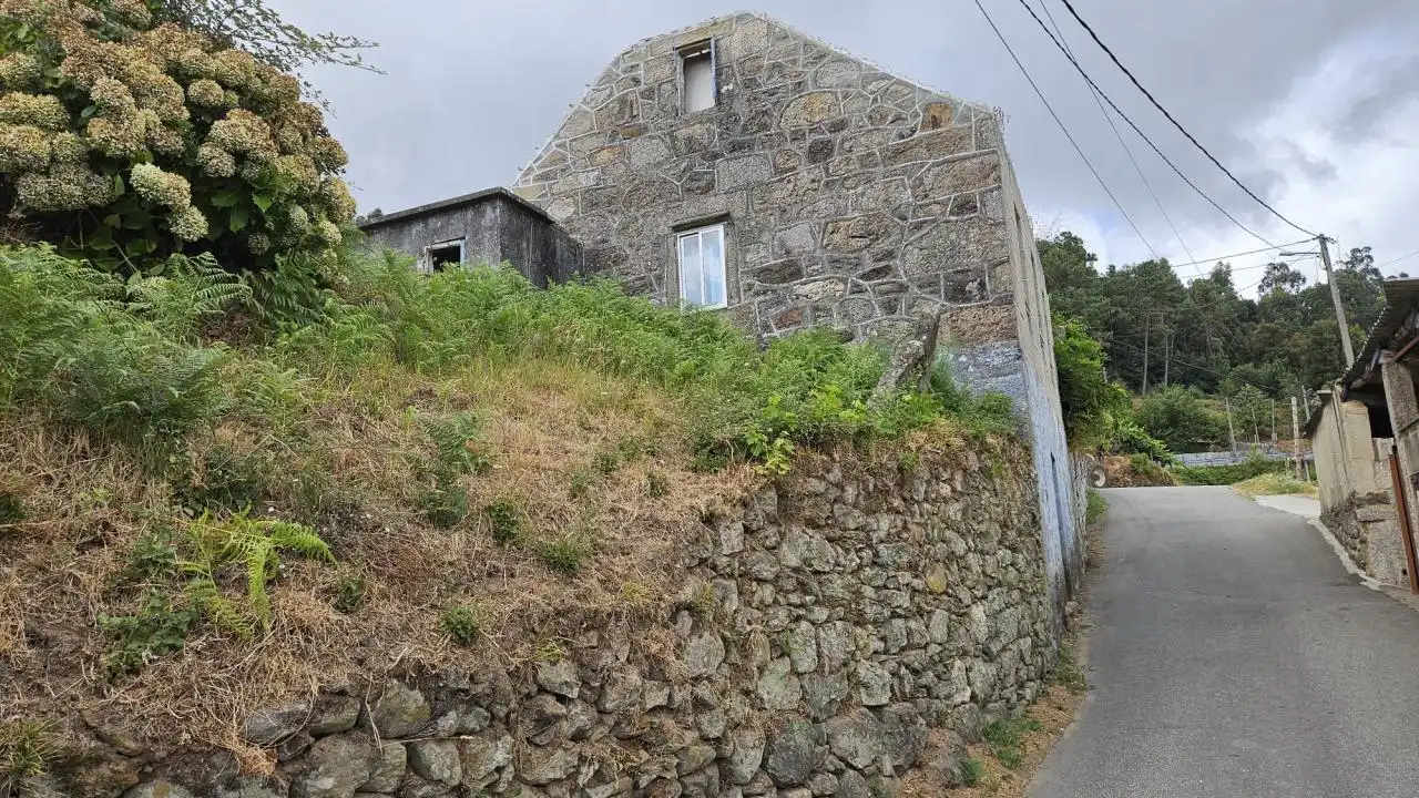 Vista exterior de Casa o xalet en venda en O Porriño   amb Calefacció, Jardí privat i Traster