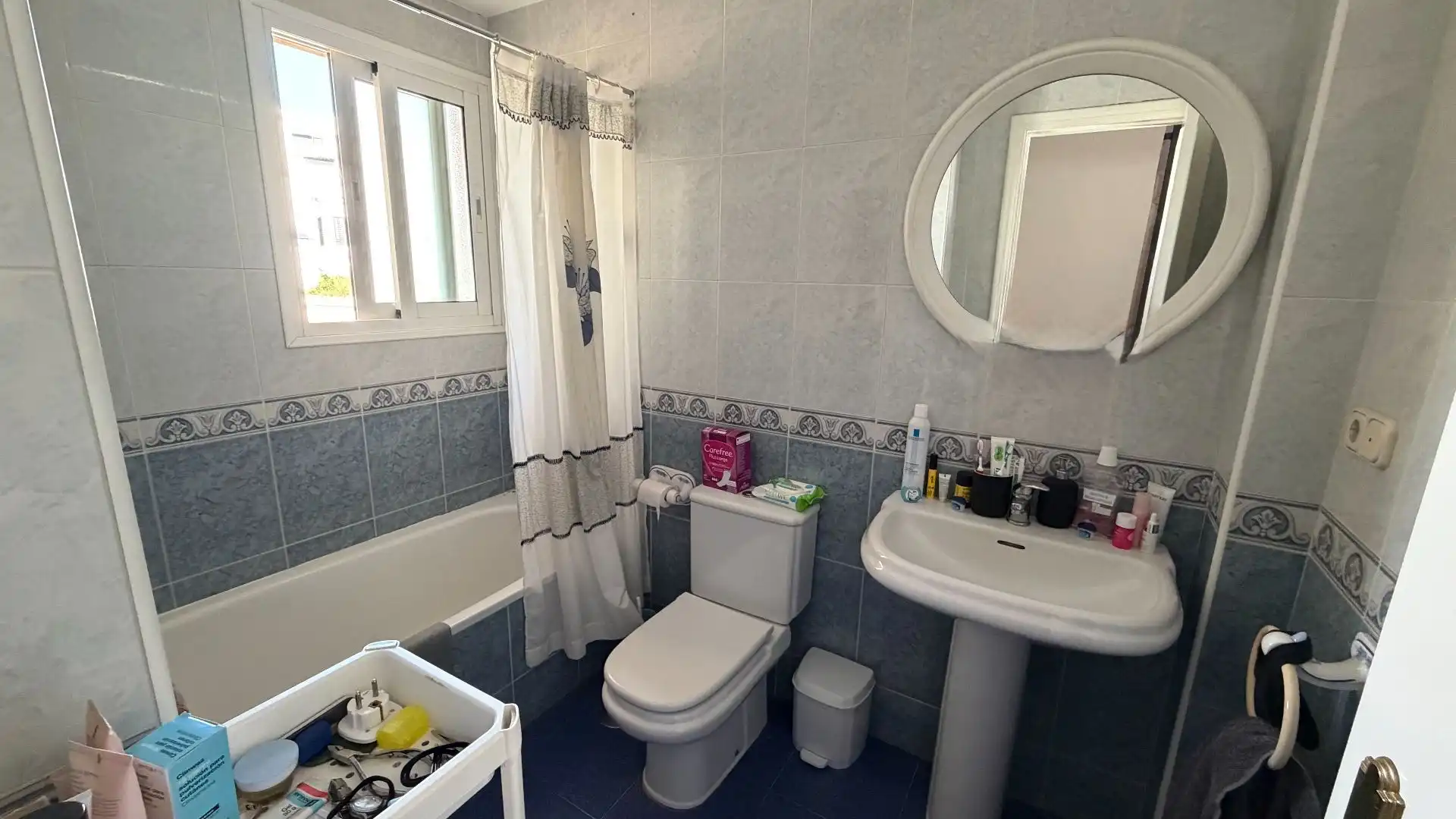 Badezimmer von Einfamilien-Reihenhaus zur Miete in Fuengirola mit Klimaanlage, Privatgarten und Terrasse