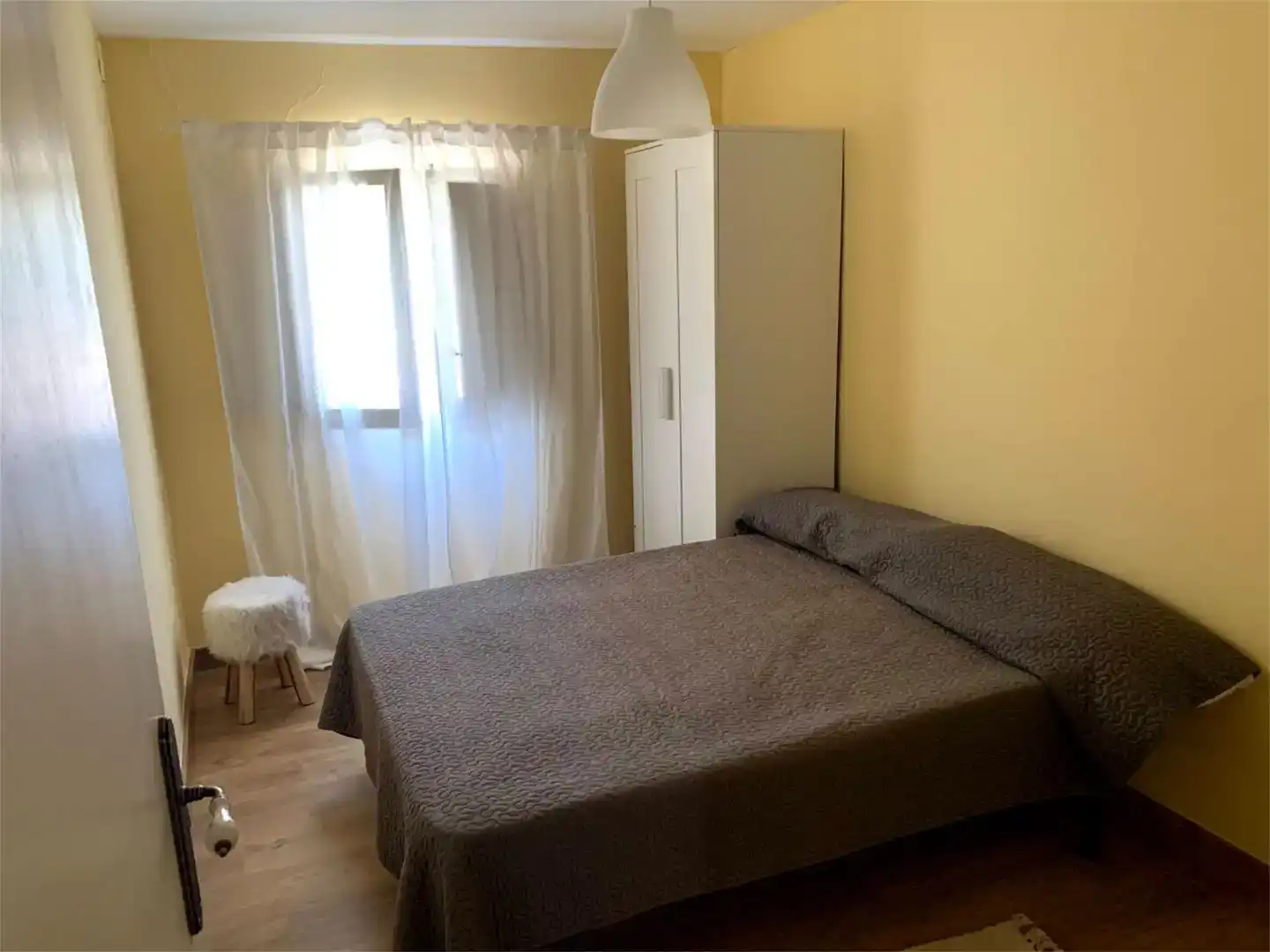 Dormitori de Casa o xalet en venda en Codo amb Jardí privat, Parquet i Piscina