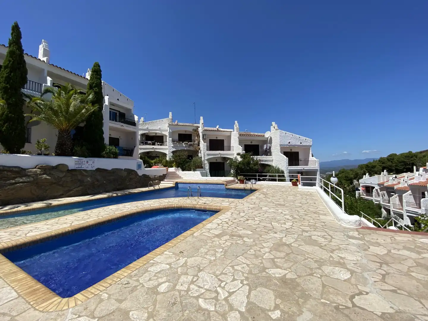 Vista exterior de Casa o xalet en venda en Roses amb Terrassa, Traster i Piscina