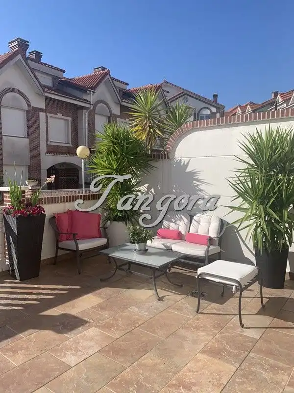 Terrasse von Einfamilien-Reihenhaus zum Verkauf in Castro-Urdiales mit Heizung, Parkett und Terrasse