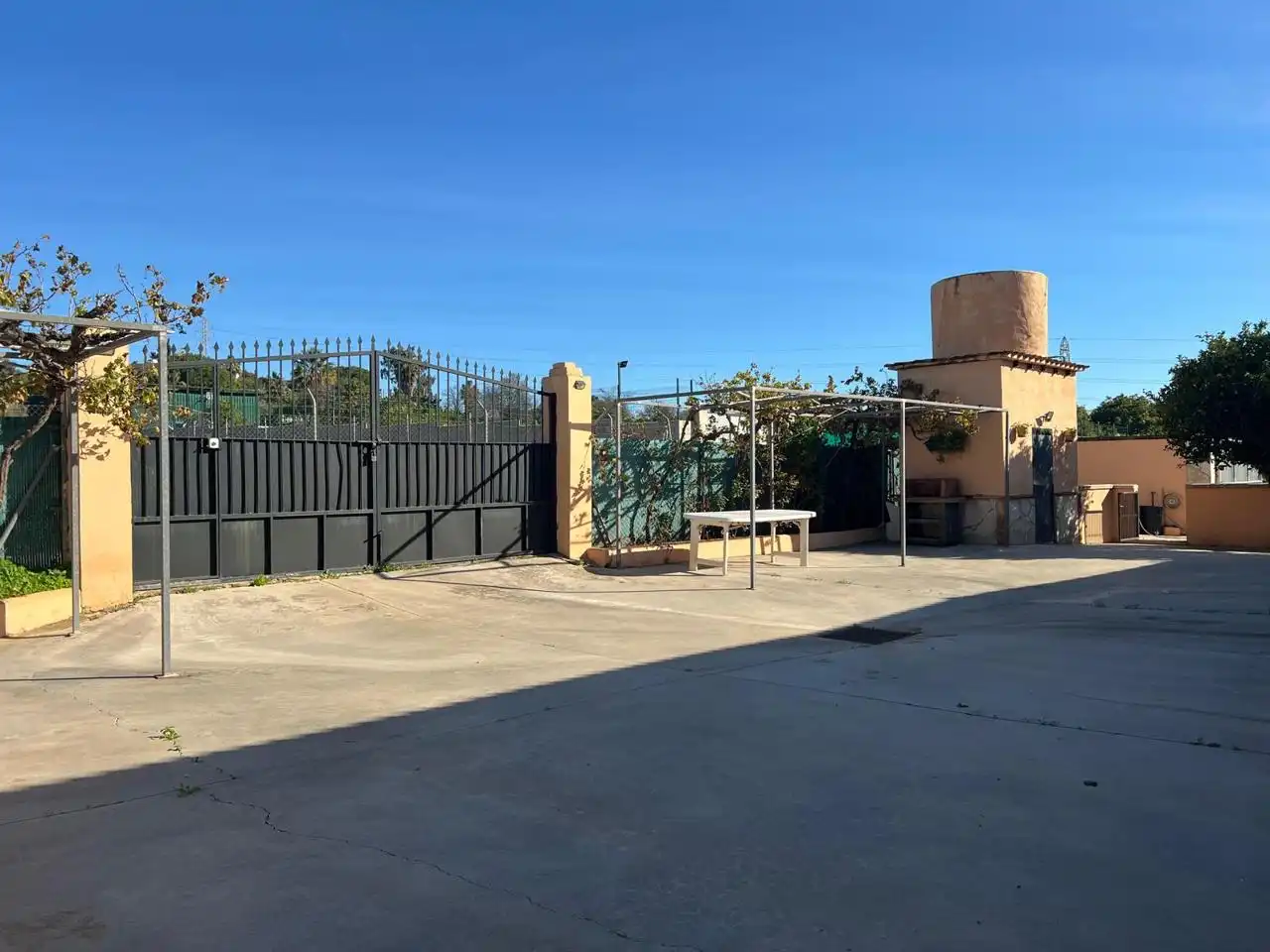 Vista exterior de Finca rústica en venda en Alhaurín de la Torre amb Terrassa, Traster i Alarma
