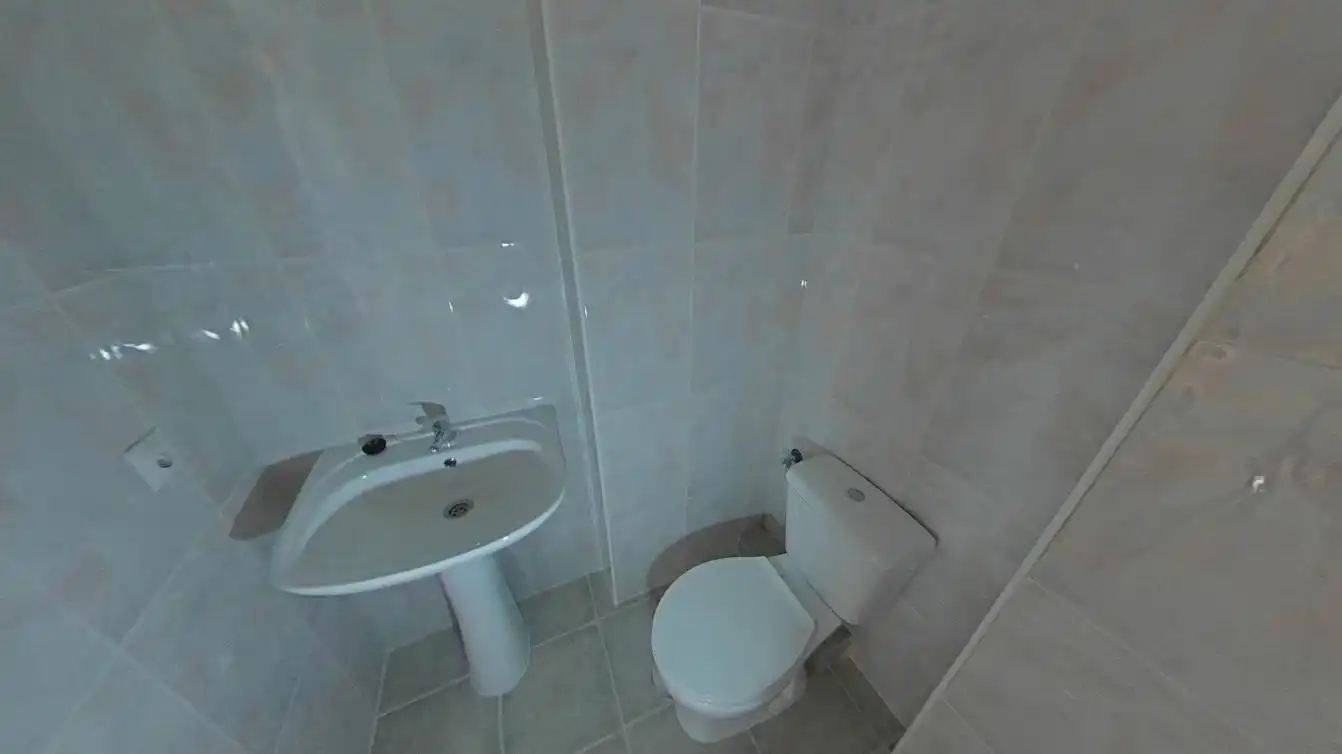 Bathroom of Flat for sale in Madrid