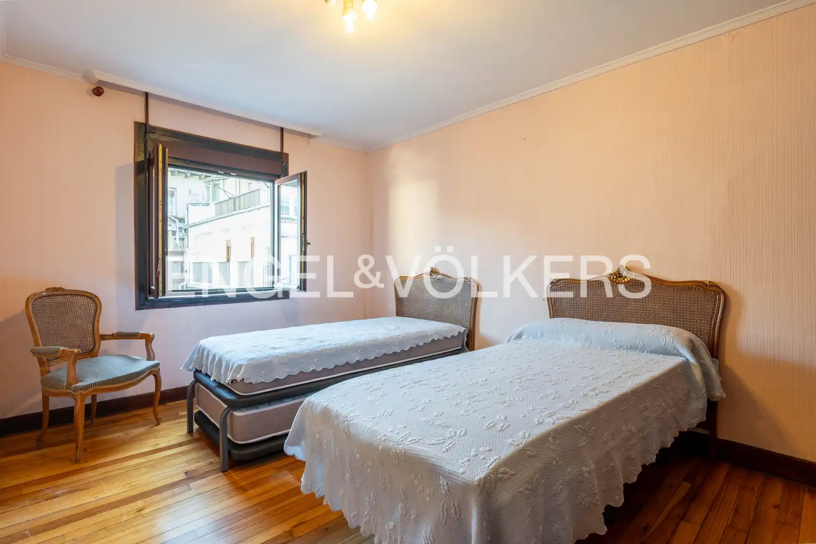 Bedroom of Flat for sale in Donostia - San Sebastián   with Heating and Storage room