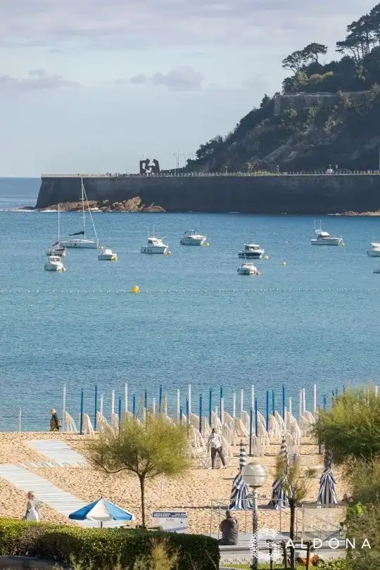 Vista exterior de Casa o xalet en venda en Donostia - San Sebastián  amb Calefacció, Jardí privat i Terrassa