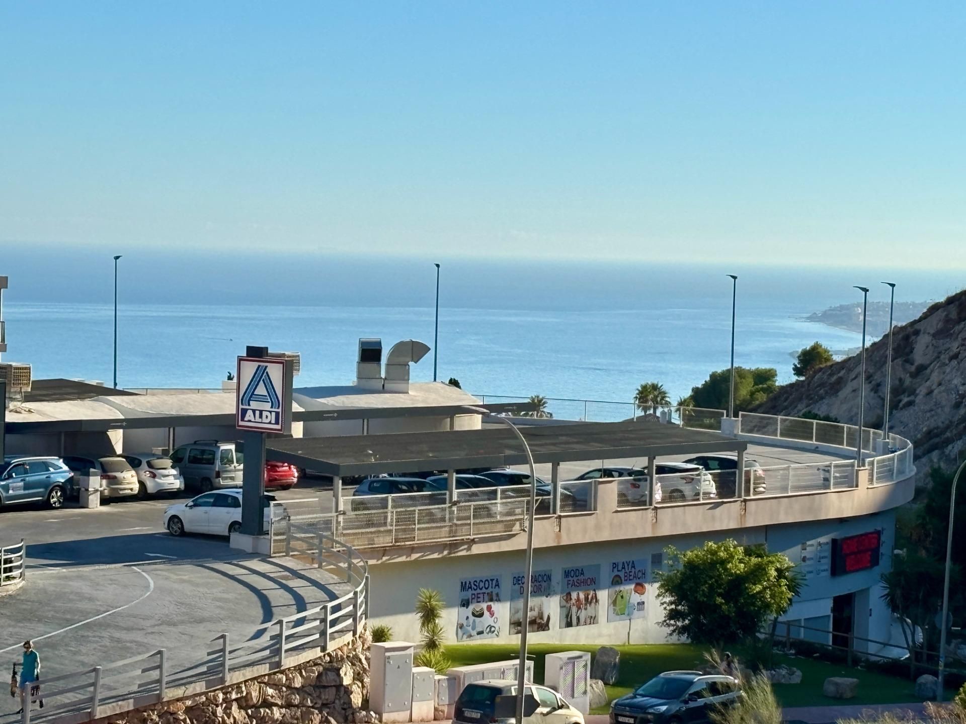 Vista exterior de Pis en venda en Benalmádena amb Aire condicionat, Jardí privat i Terrassa