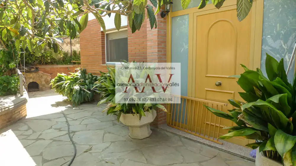 Jardí de Casa o xalet en venda en Cerdanyola del Vallès amb Aire condicionat, Calefacció i Jardí privat