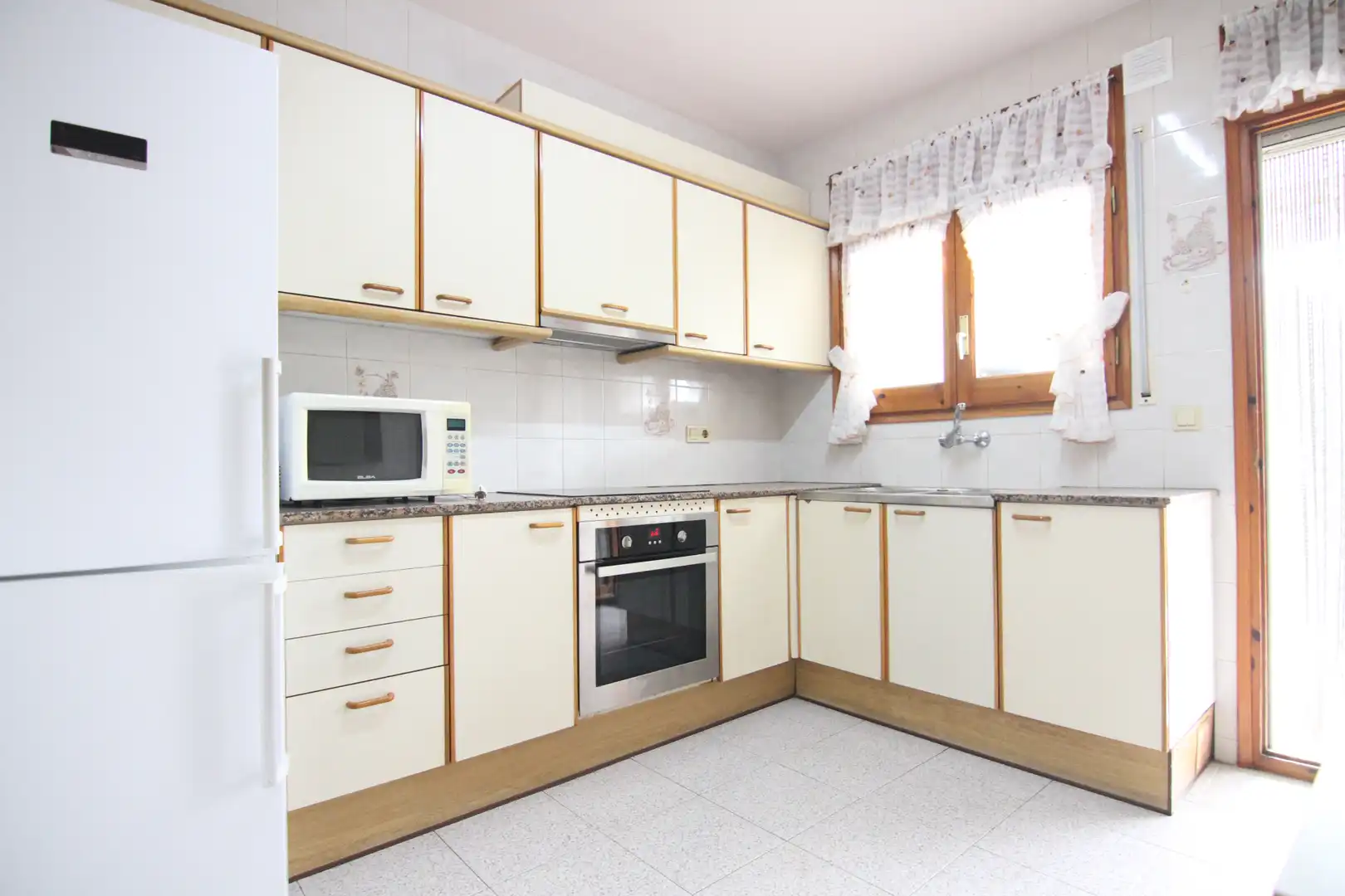 Cocina de Piso en venta en Olesa de Montserrat con Calefacción, Terraza y Horno