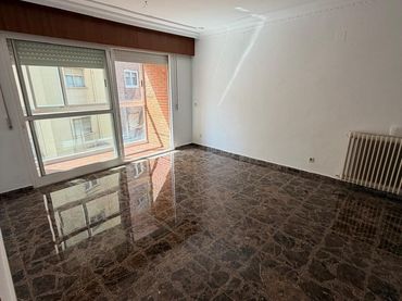 Wohnung mit Balkon zum Verkauf in Industria