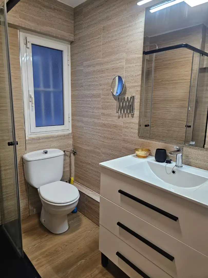 Badezimmer von Dachboden zur Miete in Murcia mit Klimaanlage, Heizung und Parkett