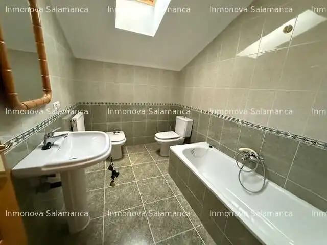 Baño de Casa o chalet en venta en Vecinos con Calefacción, Terraza y Trastero