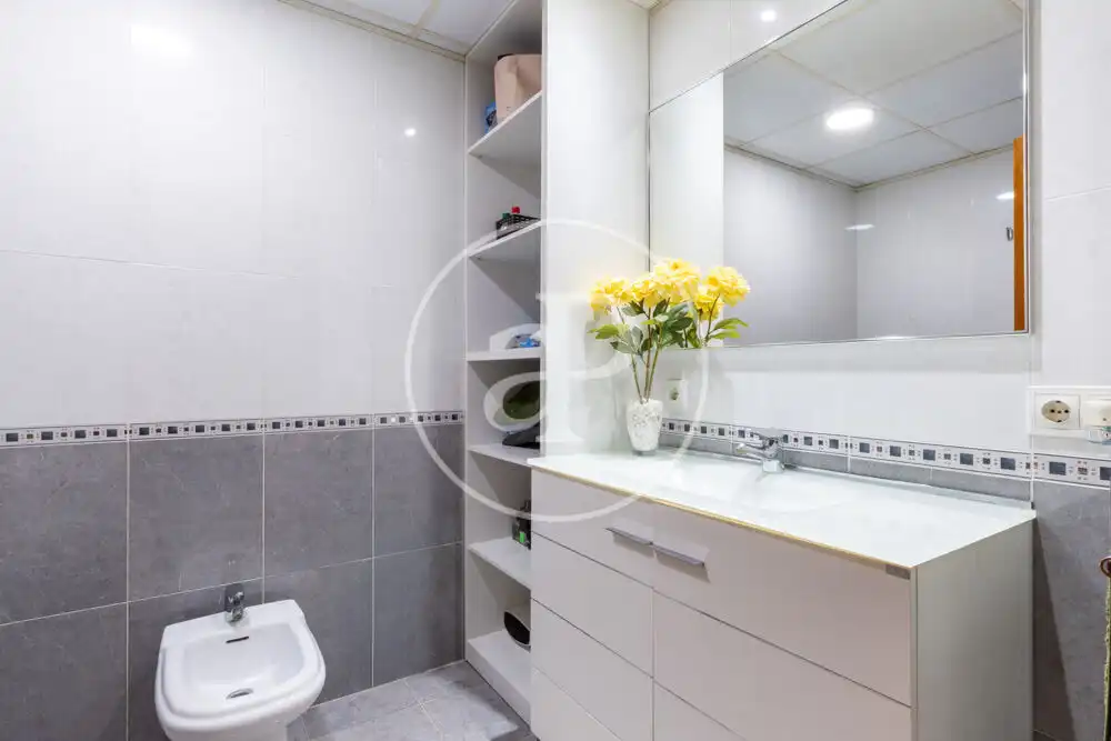 Piso en venta en Avinguda Cardenal Vicent Enrique I Tarancó, Piscinas