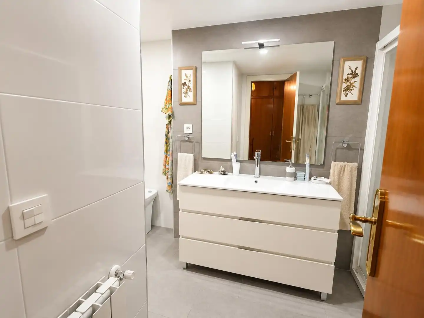 Baño de Piso en venta en Granada con Jardín privado, Parquet y Piscina comunitaria