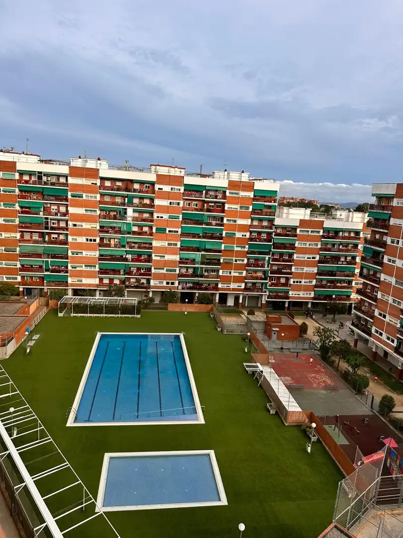 Swimming pool of Flat for sale in Sabadell  with Air Conditioner, Heating and Balcony