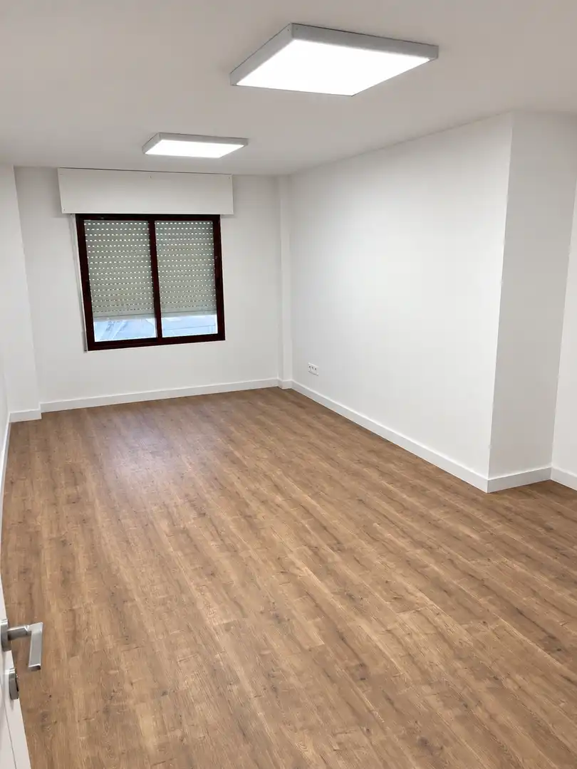 Office for rent in Calle Guzmán el Bueno, Campo de la Juventud