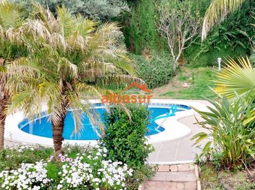 Villa avec balcon à vendre à Avenida de los Encinares 16