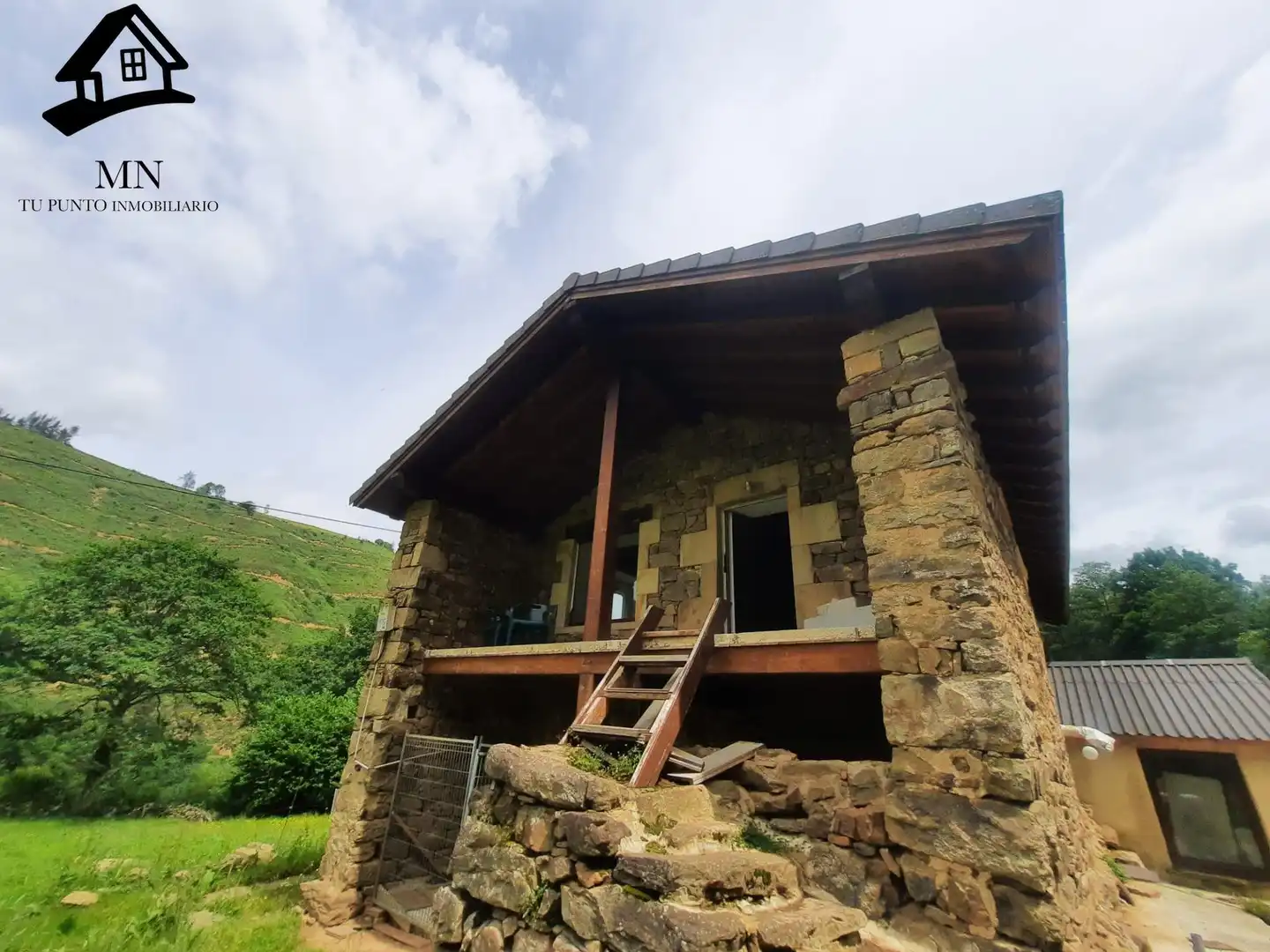 Exterior view of Country homes for sale in San Pedro del Romeral