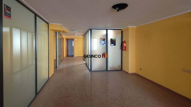 Local comercial en Alquiler en Sant Josep - Zona Hospital