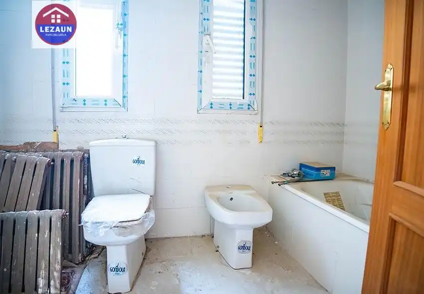 Baño de Ático en venta en Peralta / Azkoien con Terraza