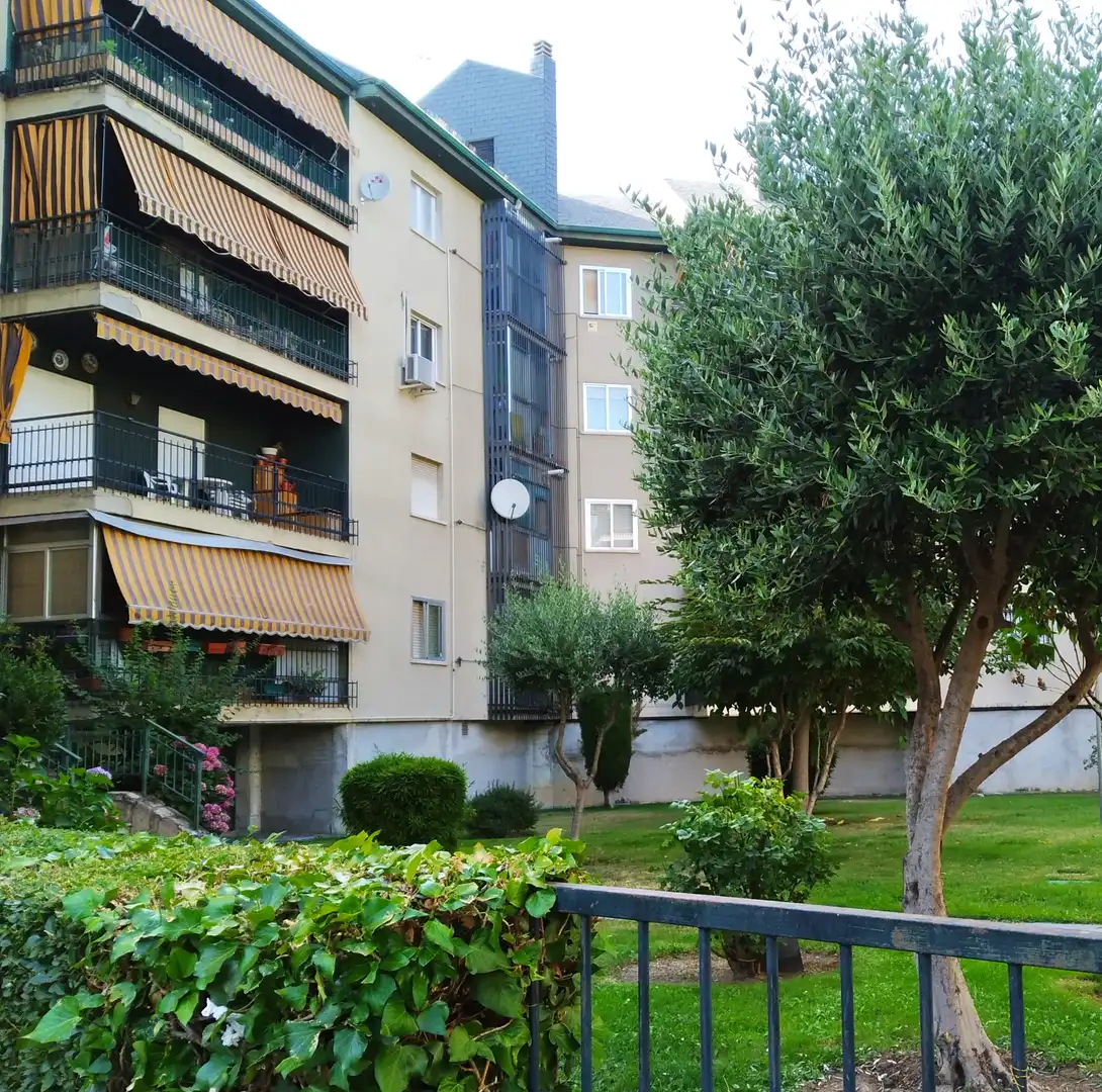 Außenansicht von Wohnung zum Verkauf in Collado Villalba mit Heizung, Parkett und Terrasse