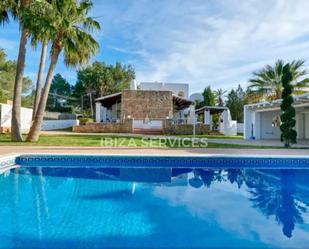 Vista exterior de Casa o xalet de lloguer en Sant Josep de sa Talaia amb Aire condicionat, Jardí privat i Piscina