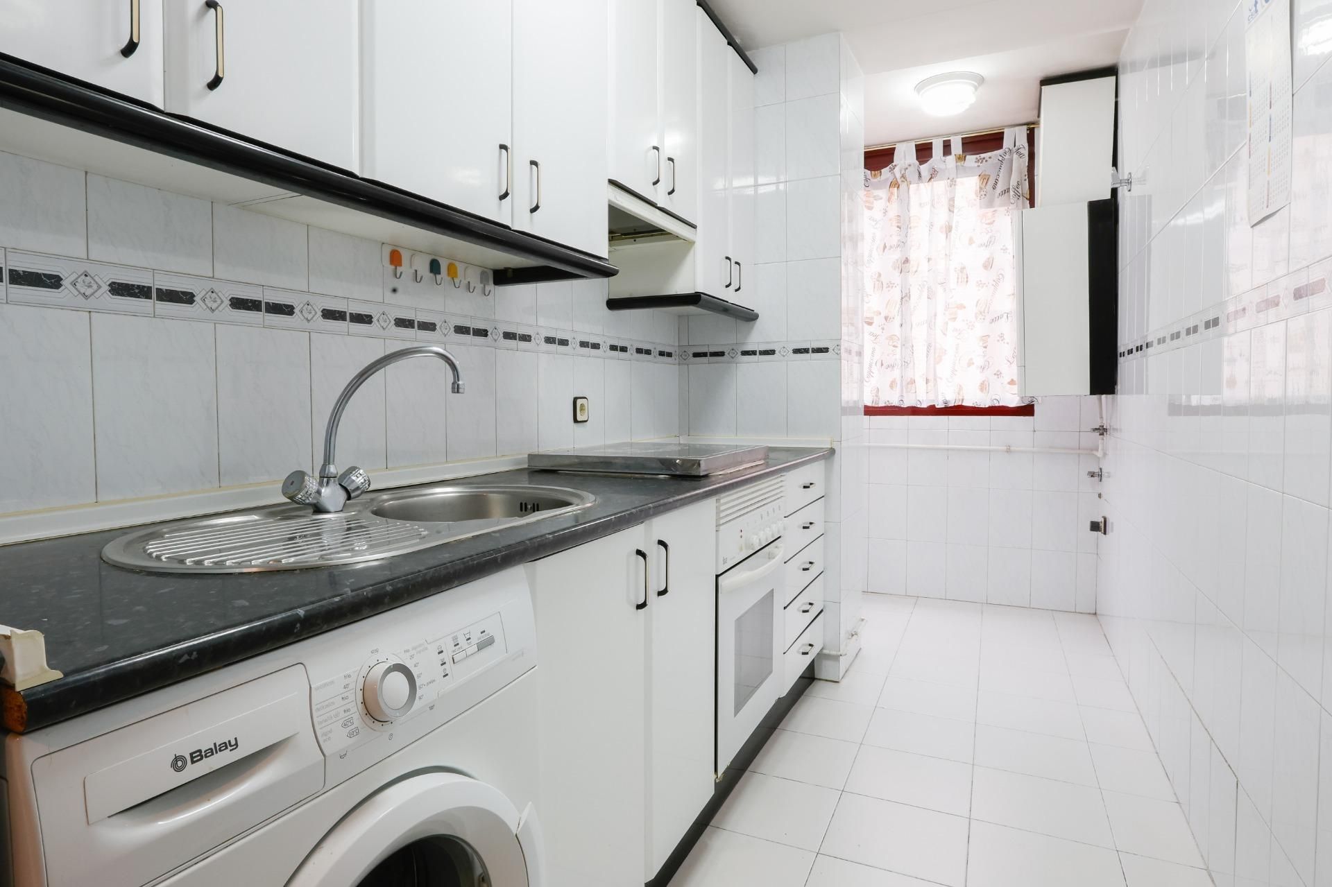 Kitchen of Flat for sale in Valdemoro  with Heating, Terrace and Furnished