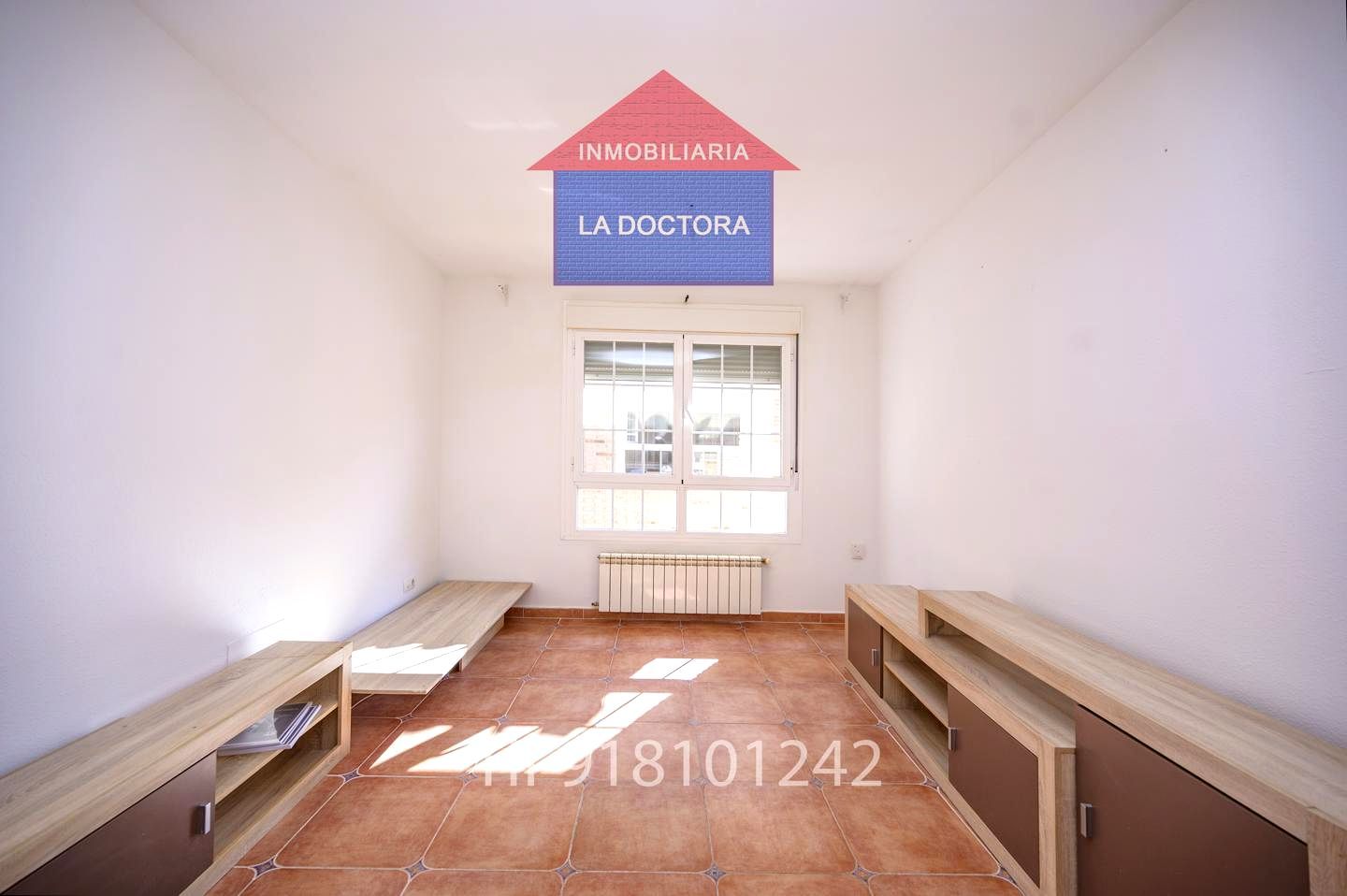 Living room of Flat for sale in Navalagamella  with Heating