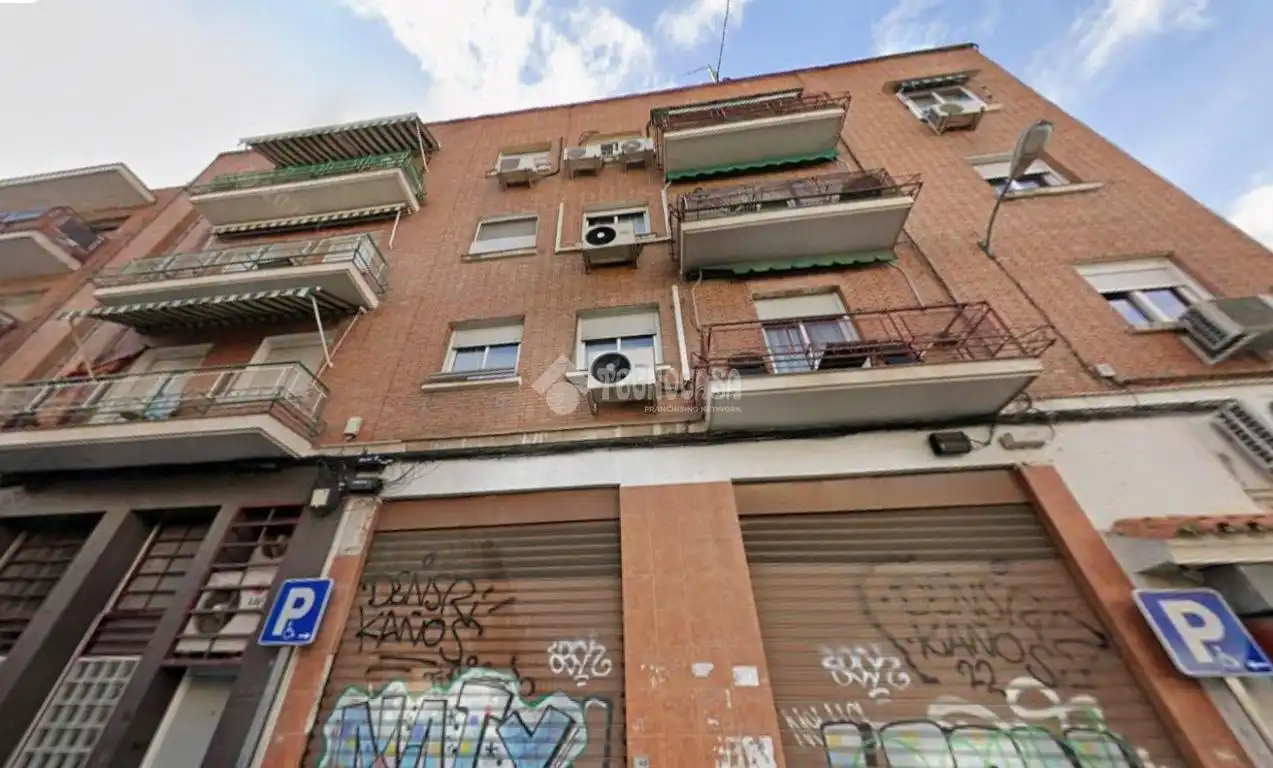 Vista exterior de Pis en venda en Madrid amb Terrassa i Balcó