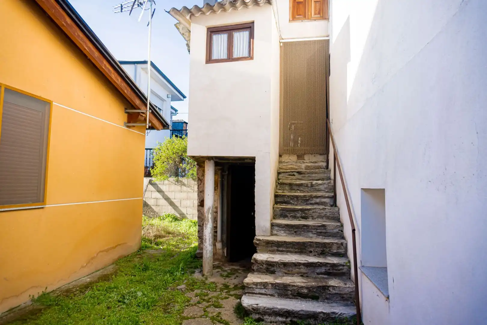 Vista exterior de Casa o chalet en venta en Villafranca del Bierzo con Jardín privado, Terraza y Amueblado