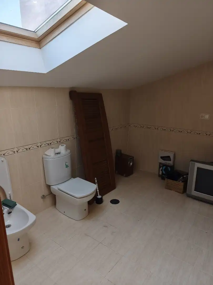 Baño de Piso en venta en Arévalo con Calefacción, Terraza y Amueblado